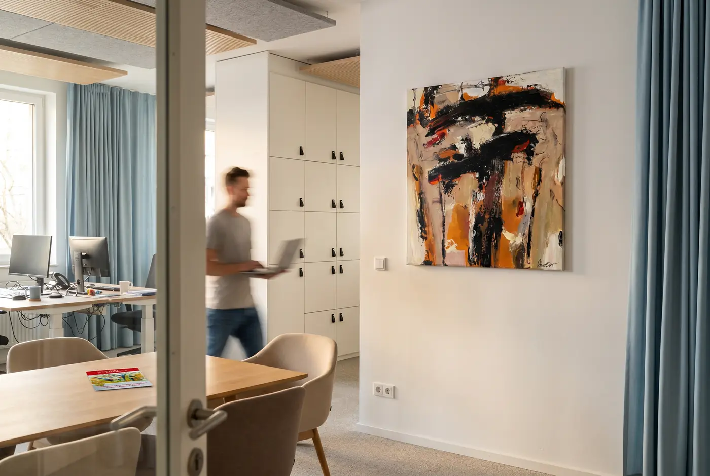 Kunst im Open-Space-Bereich eines Coworking Space in Berlin
